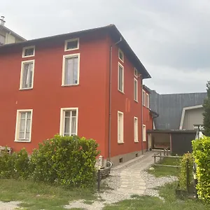 Red House Bed & Breakfast Garlate